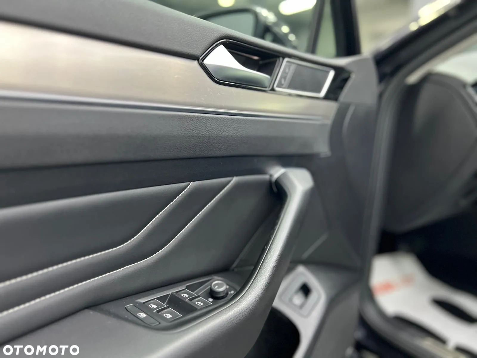 Volkswagen Passat Variant 2.0 TDI SCR DSG 4Motion Business - 24