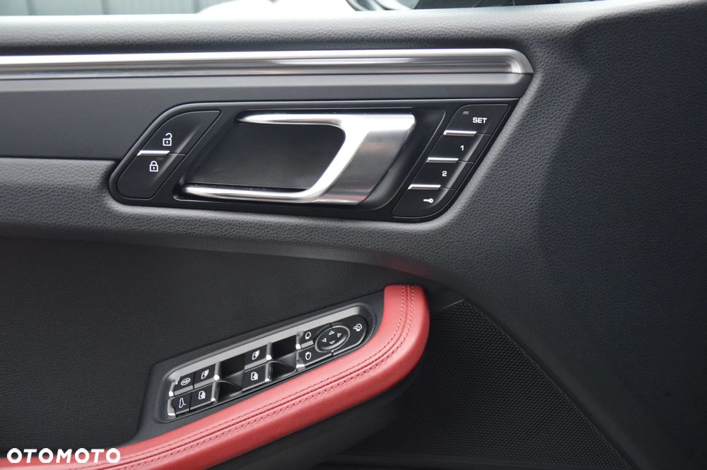 Porsche Macan T - 22