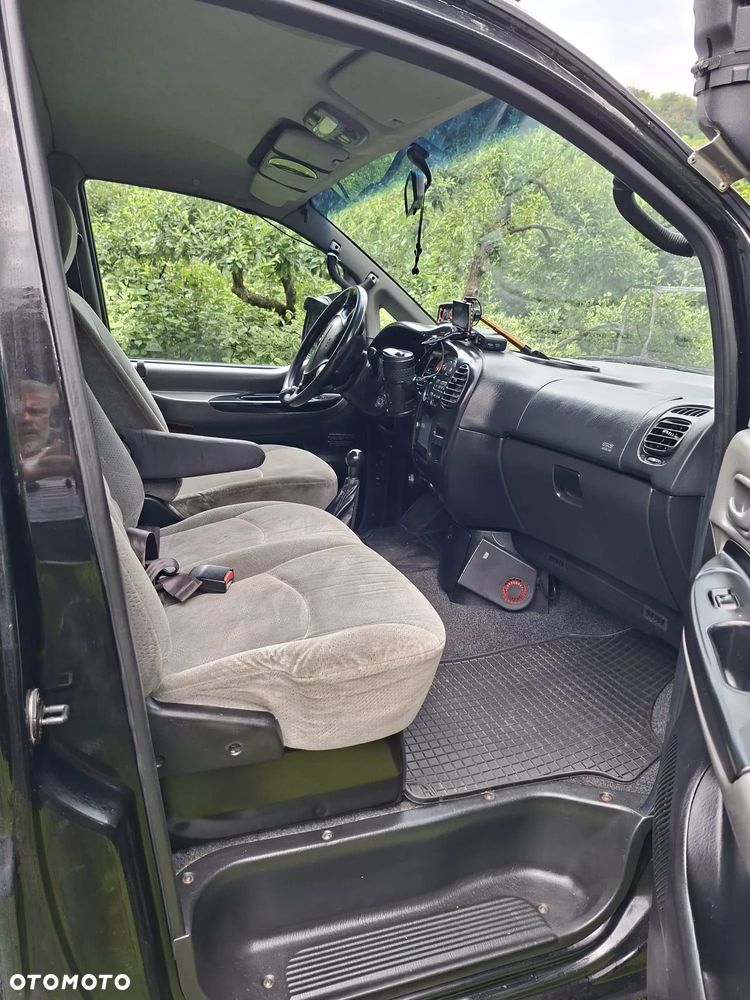 Hyundai H-1 Starex - 3