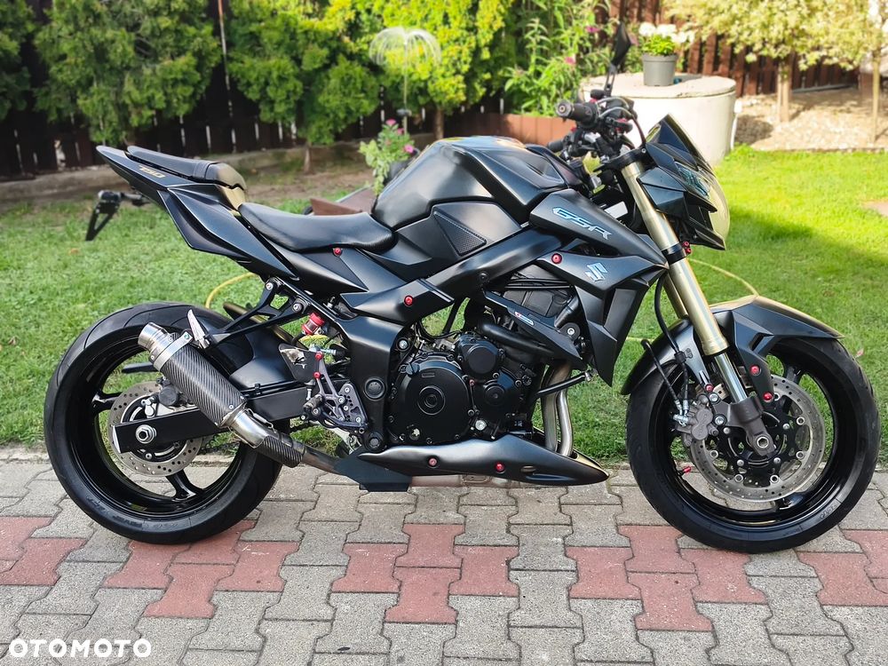Suzuki GSR - 3