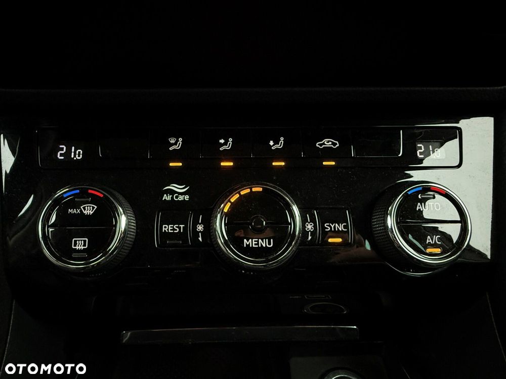 Skoda Superb 2.0 TDI SCR Style DSG - 27