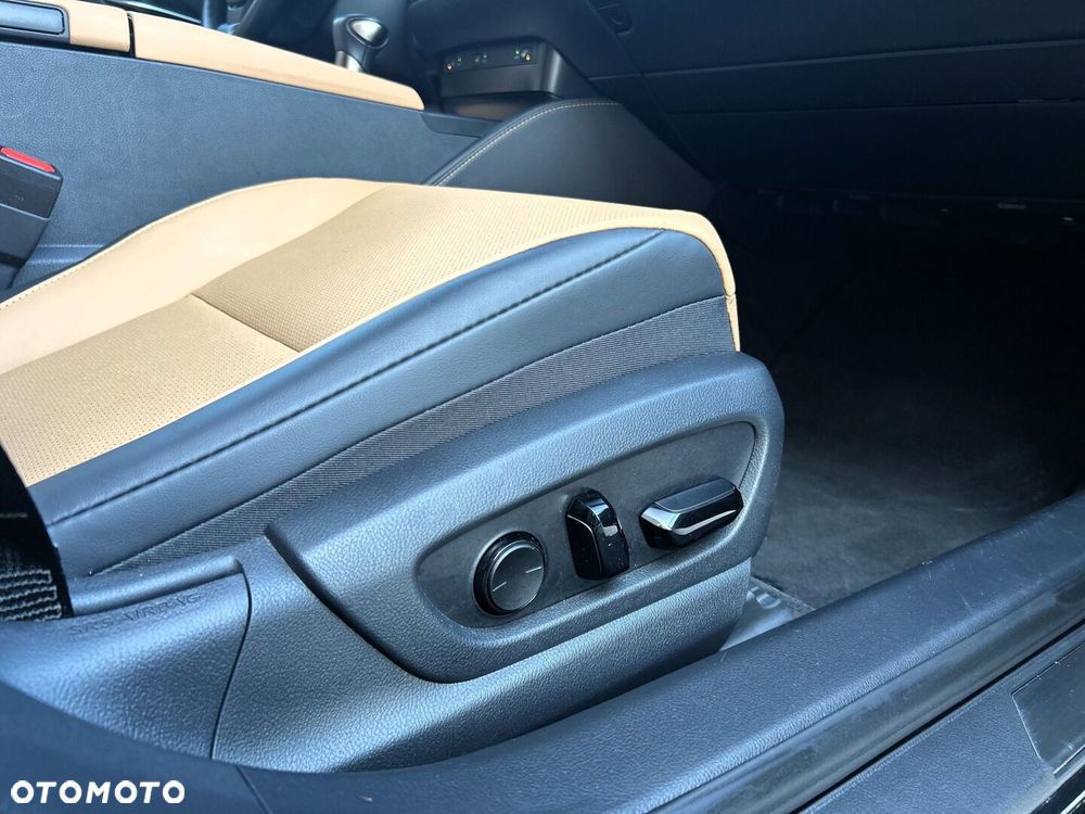 Lexus ES 300h Business Edition - 29