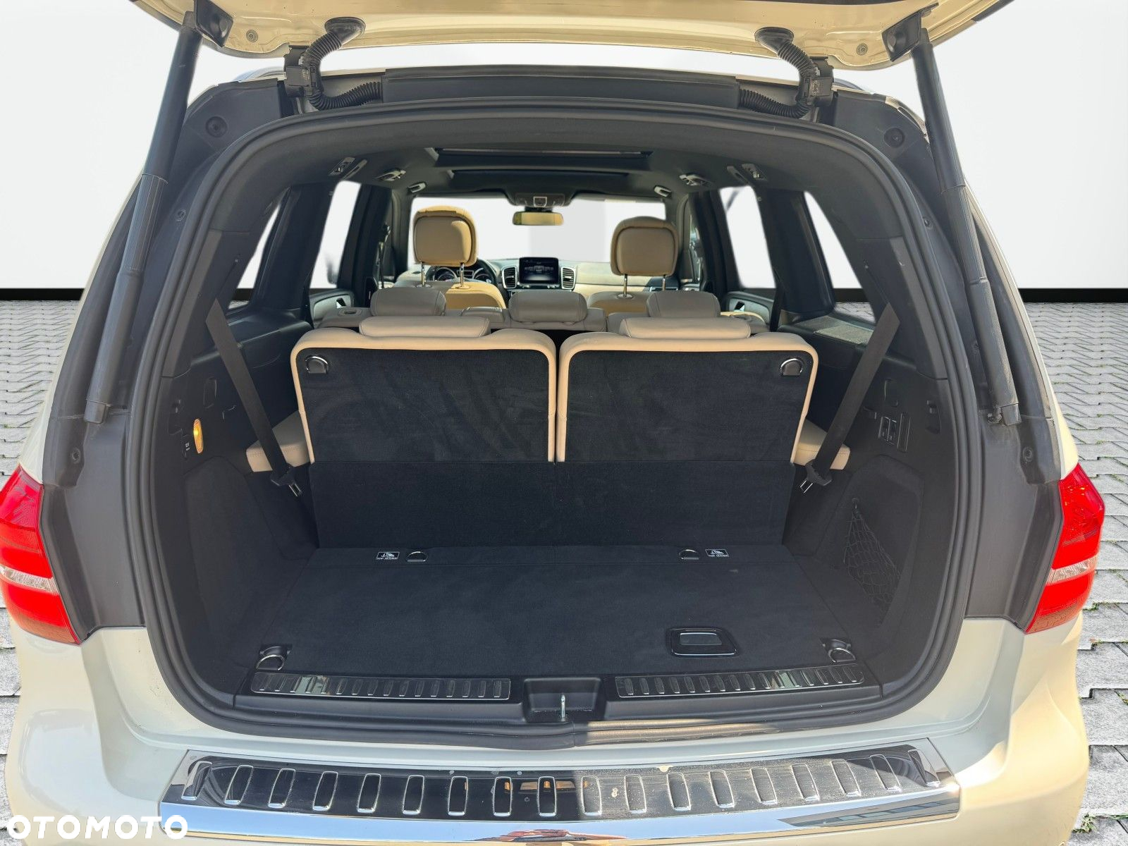Mercedes-Benz GLS - 18