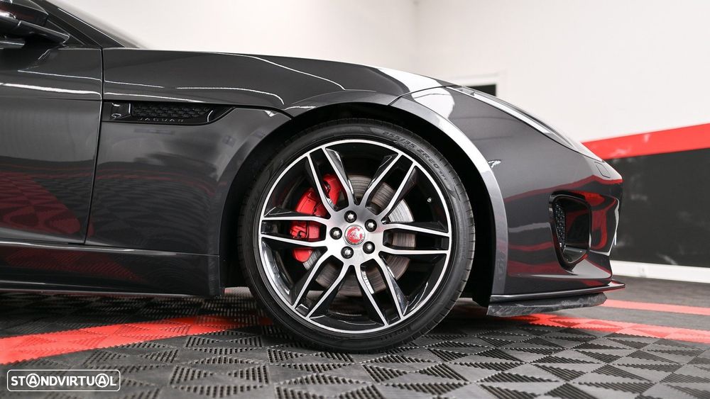 Jaguar F-Type 2.0 i4 Chequered Flag - 25