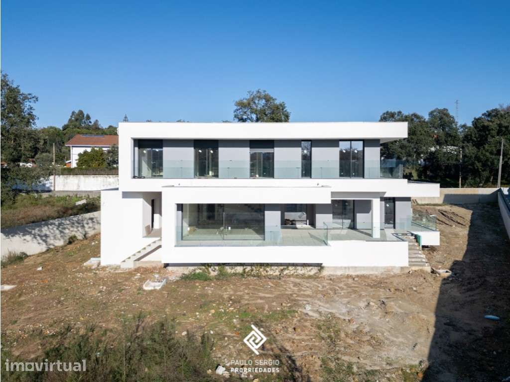 Moradia de luxo T4+1 em Vila Nova Gaia - Terreno 3435,50m2 - Grande imagem: 4/27