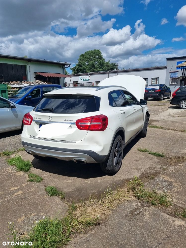 Mercedes-Benz GLA 250 4-Matic - 6