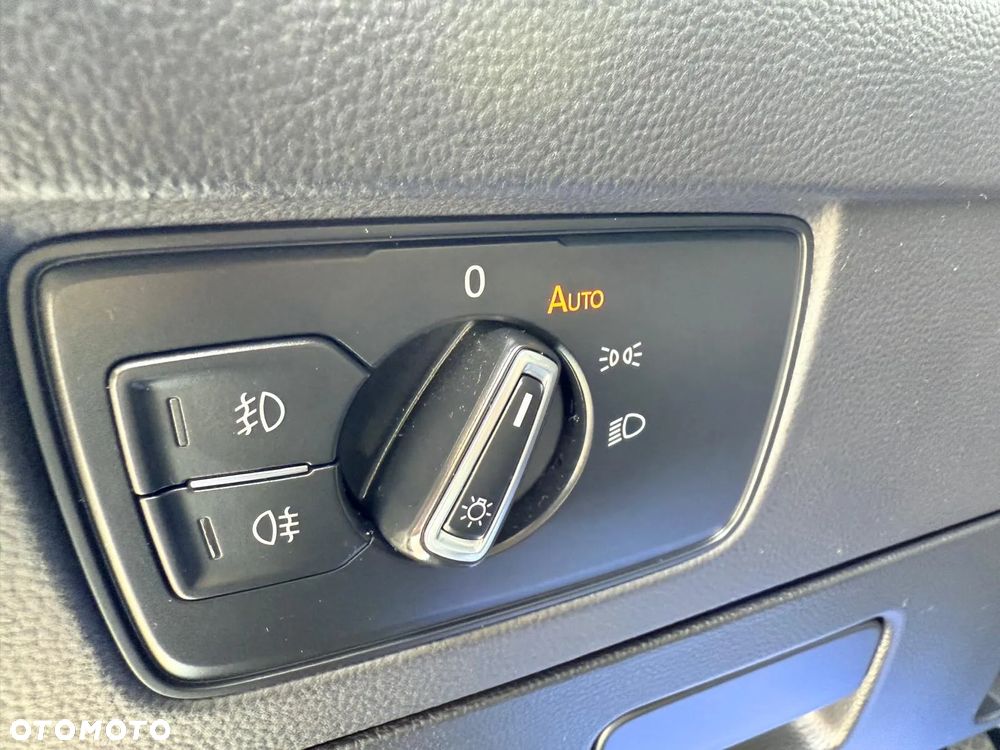 Volkswagen Passat Variant 1.6 TDI SCR DSG - 19