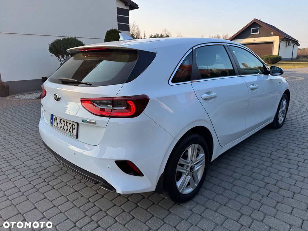 Kia Ceed 1.6 CRDi mHEV M - 12