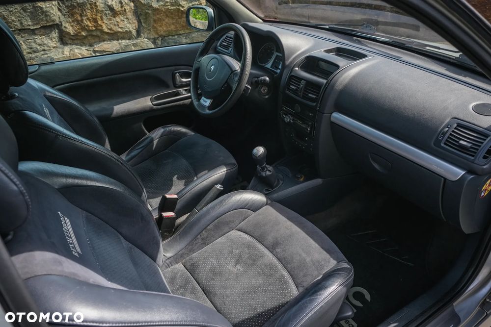 Renault Clio 2.0 16V Sport - 12