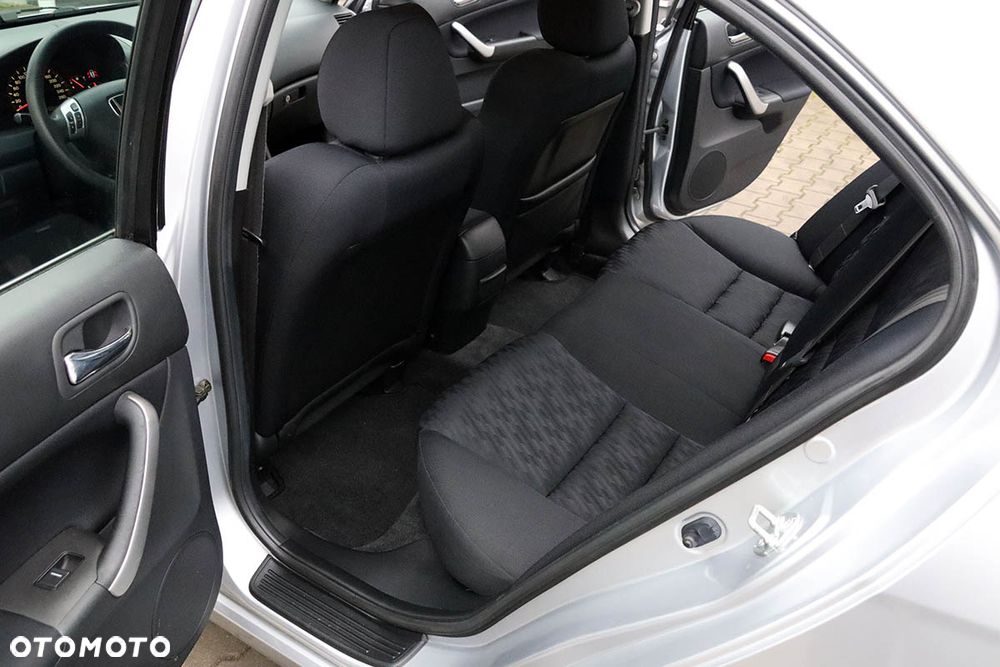 Honda Accord 2.0 i Executive - 26