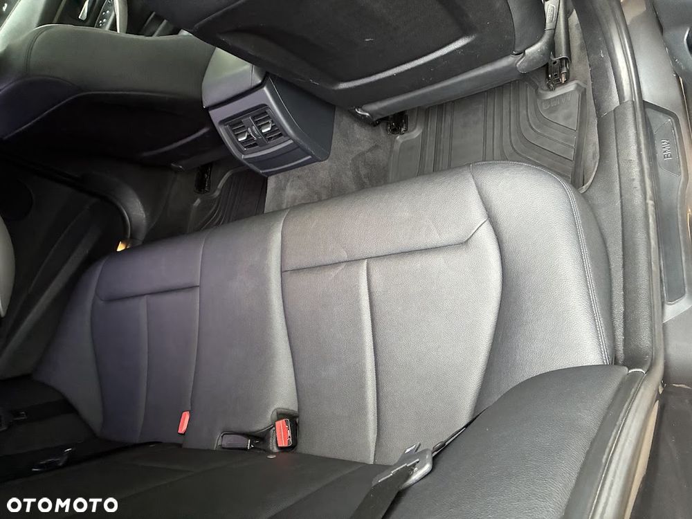 BMW Seria 3 320i xDrive - 9