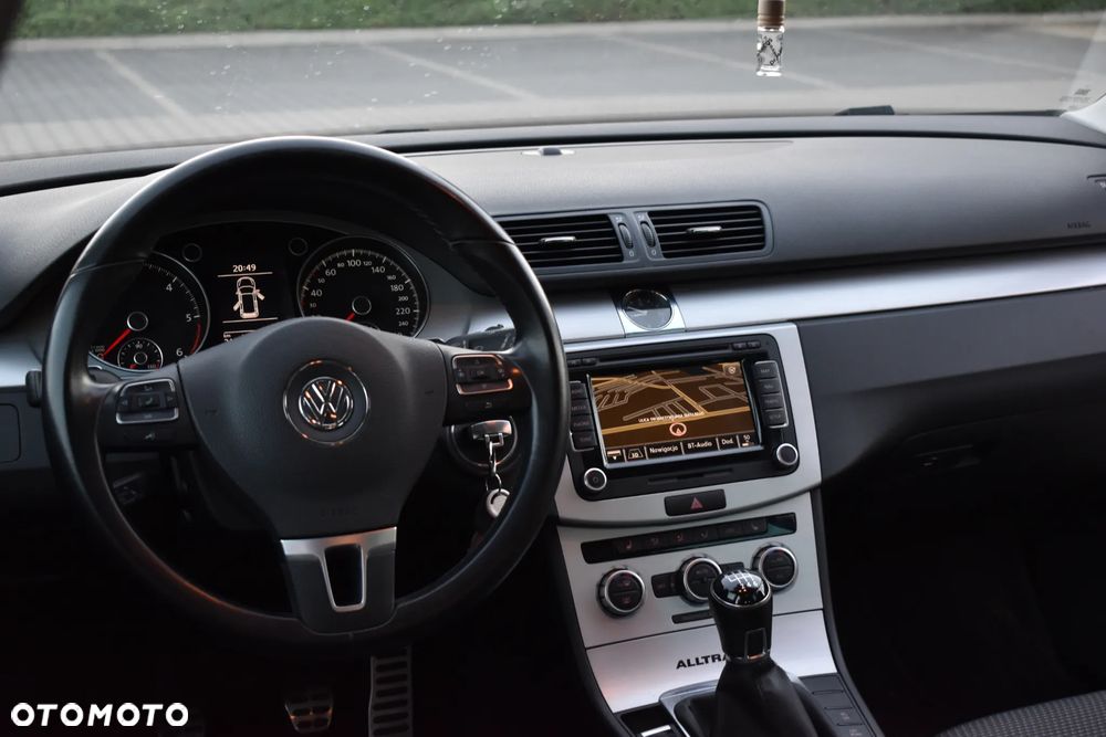 Volkswagen Passat 2.0 TDI BlueMotion Technology Exclusive - 27