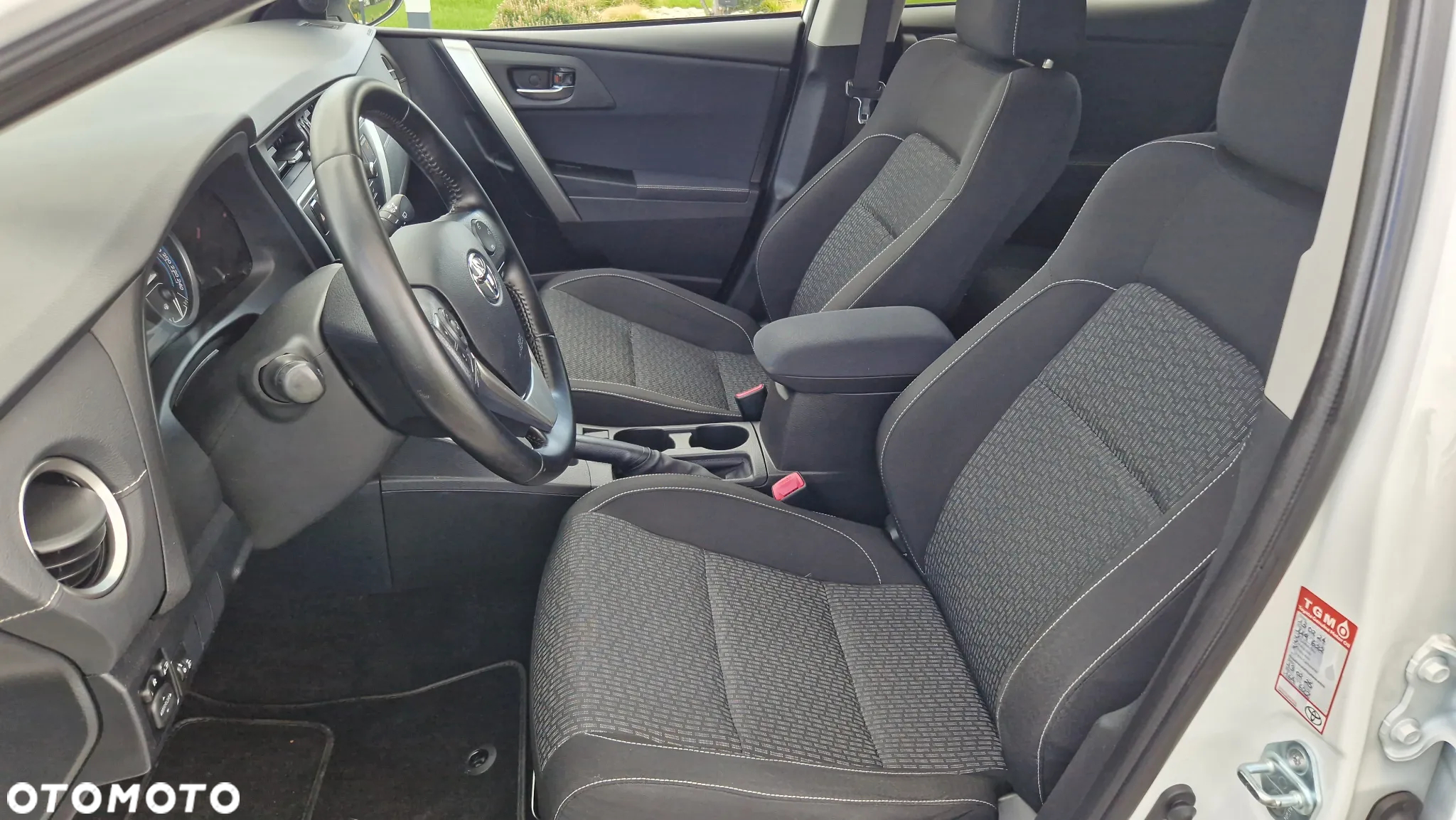 Toyota Auris 1.8 VVT-i Hybrid Automatik Touring Sports Design Edition - 24