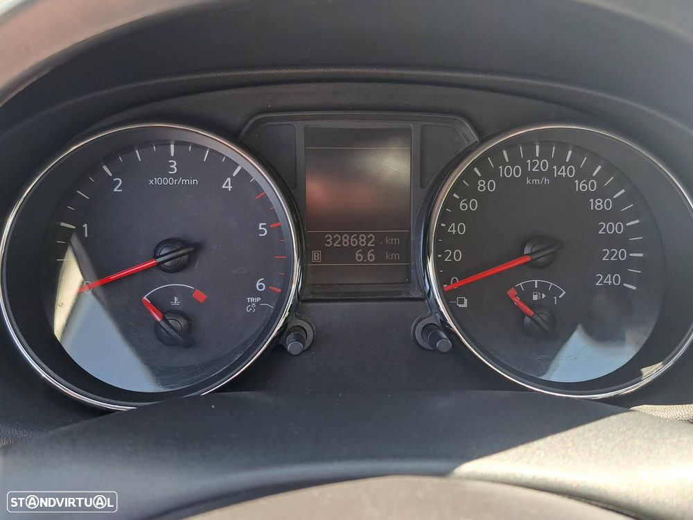 Nissan Qashqai 2.0 dCi 4 x 4 DPF Aut tekna - 27