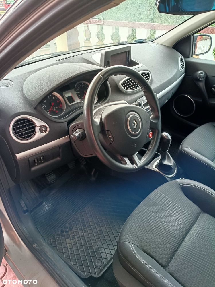 Renault Clio 2010 photo 3