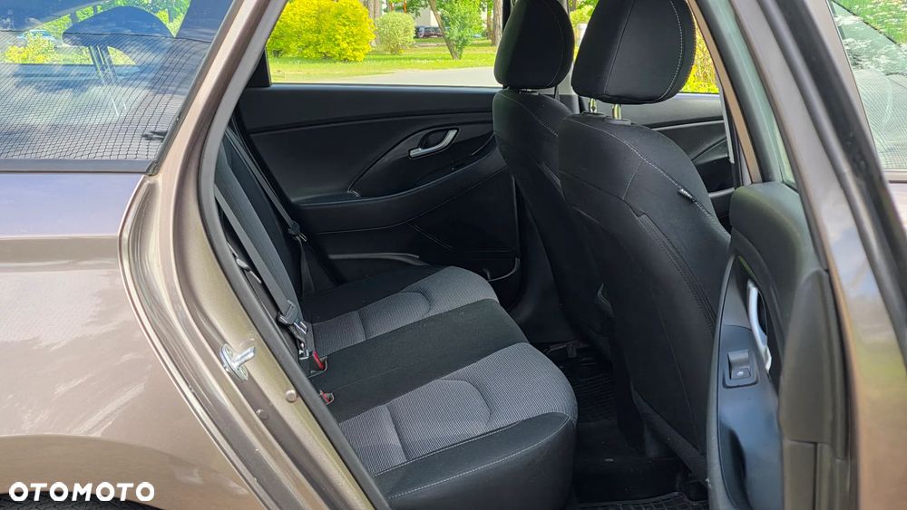 Hyundai i30 1.5 DPI Classic + - 16