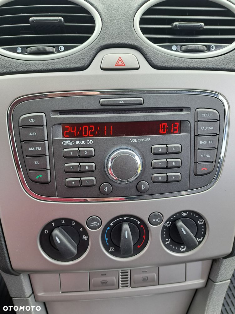 Ford Focus 1.6 16V Ambiente - 24