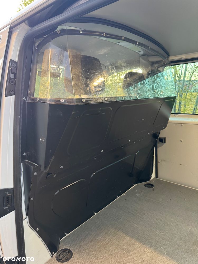 Volkswagen Transporter - 22