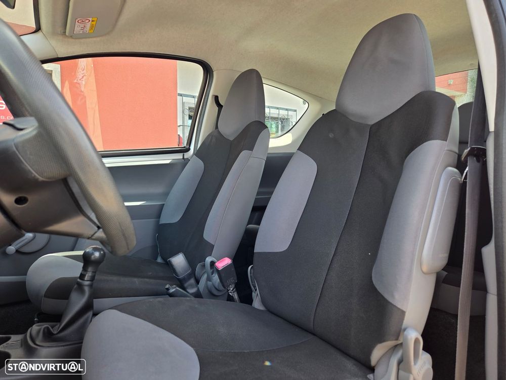 Toyota Aygo 1.0 - 8