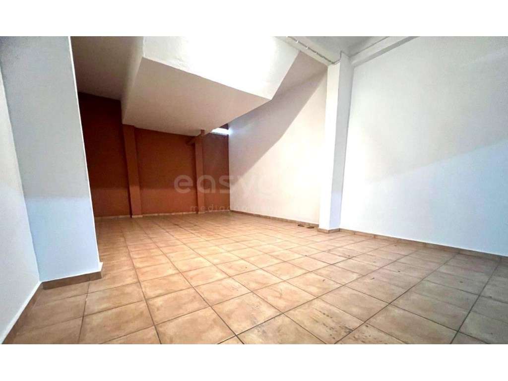 Garagem junto à Escola Secundária do Pinhal Novo - Grande imagem: 3/5