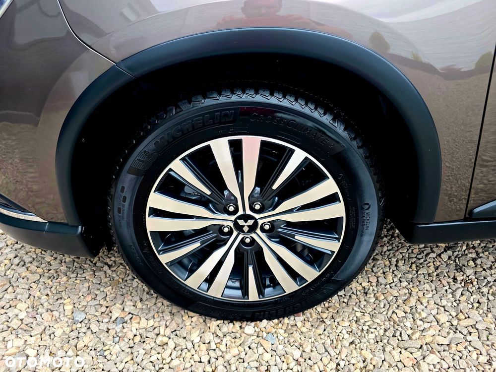 Mitsubishi Outlander 2.0 Instyle + 4WD CVT - 26