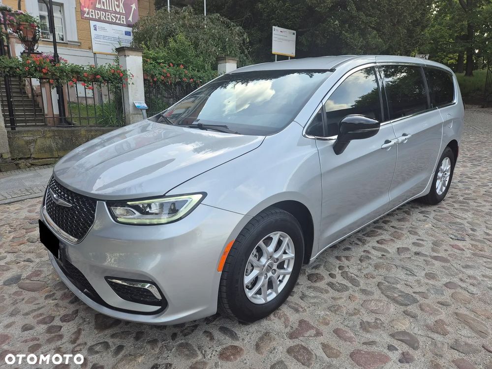 Chrysler Pacifica - 2