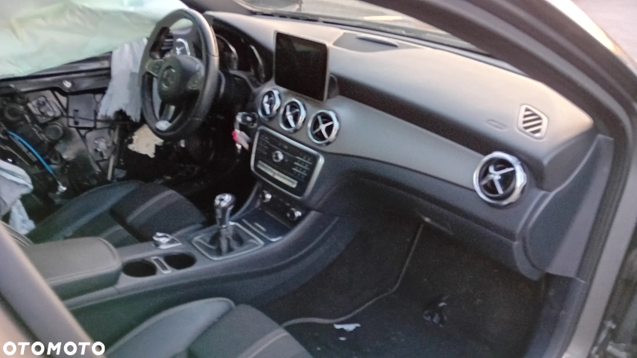 Mercedes-Benz GLA - 14