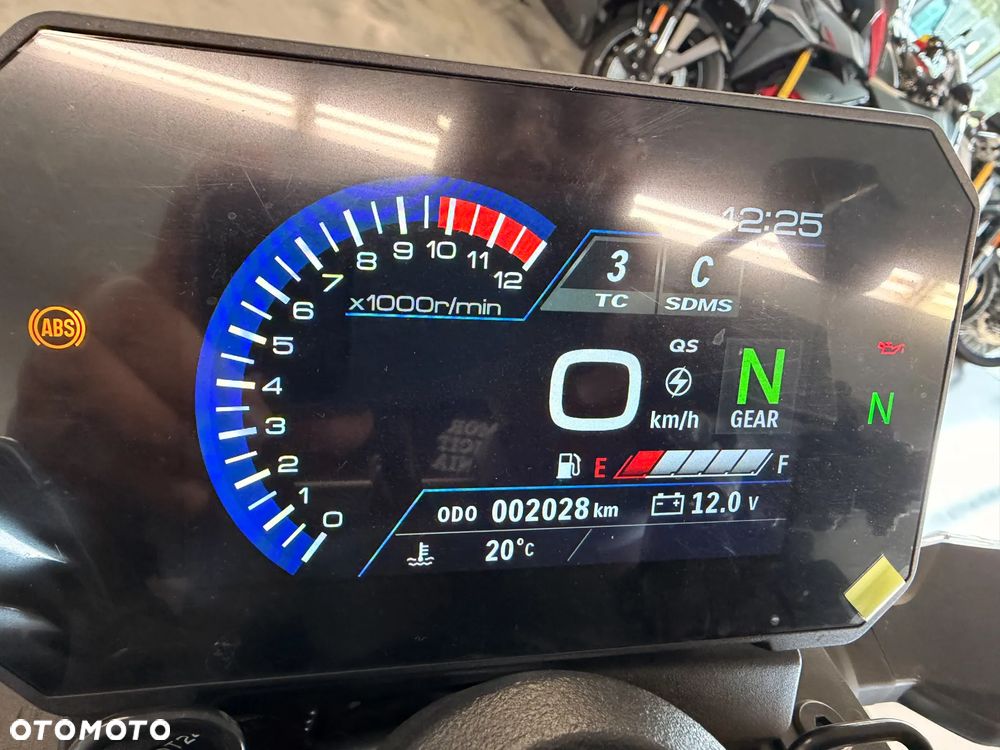 Suzuki GSX - 9
