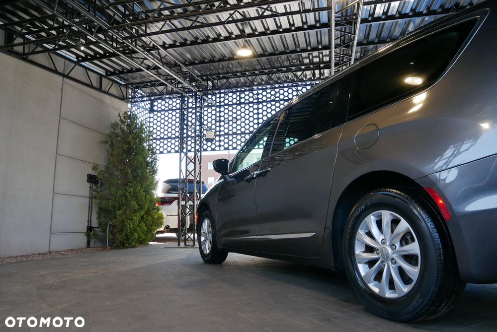 Chrysler Pacifica - 33