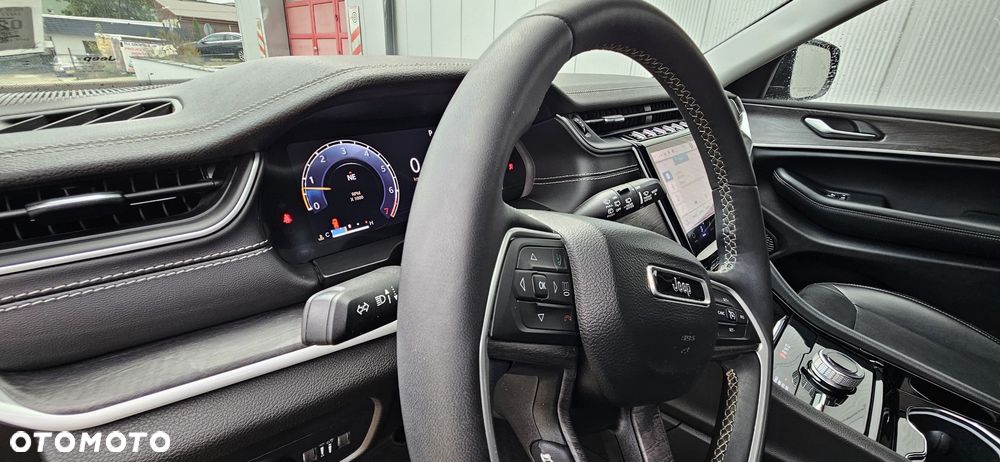 Jeep Grand Cherokee - 25