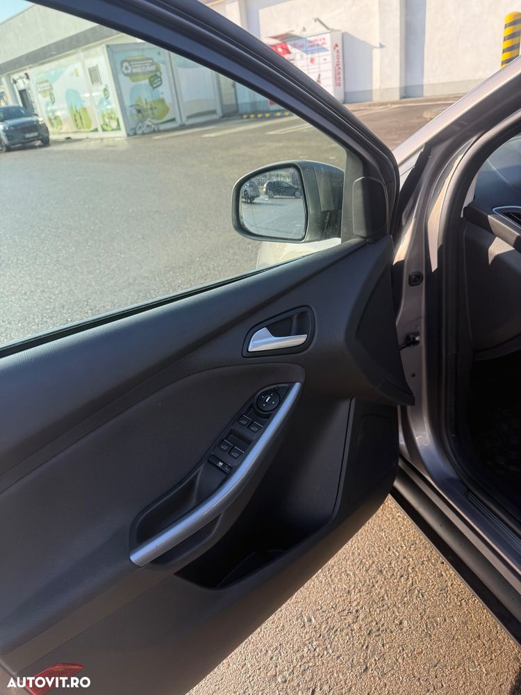 Ford Focus 2.0 TDCI DPF Powershift Titanium - 6