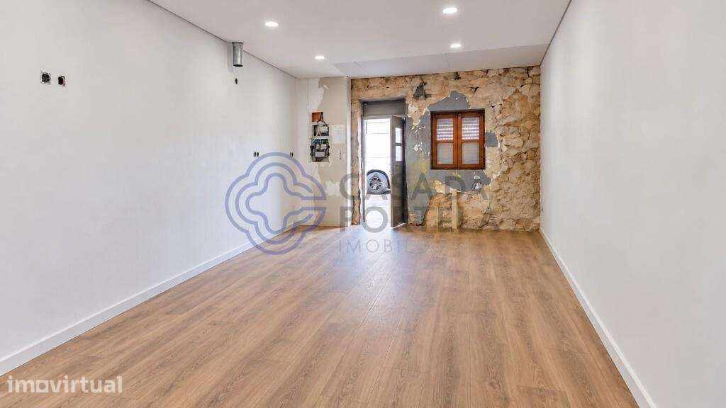 Moradia T3 Renovada com Espaço Exterior | Suíte | Cozinha Equipada | V - Grande imagem: 2/28