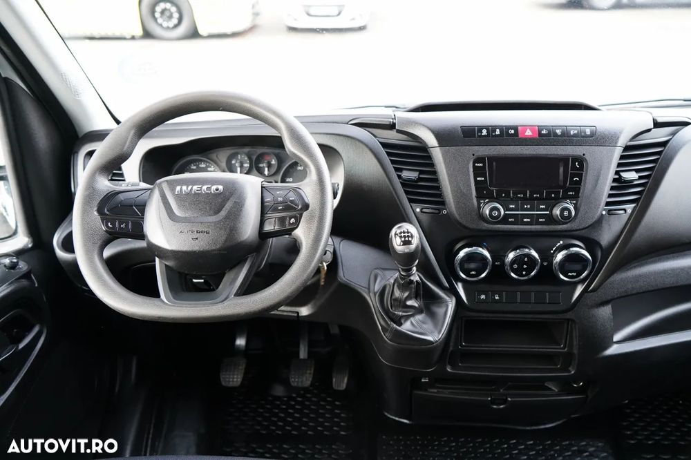 Iveco DAILY 35-140 / BASCULATOR / CU TRACȚIE MÂNĂ / DOUĂ TRACȚII / MANUAL / 6 LOCURI / - 29