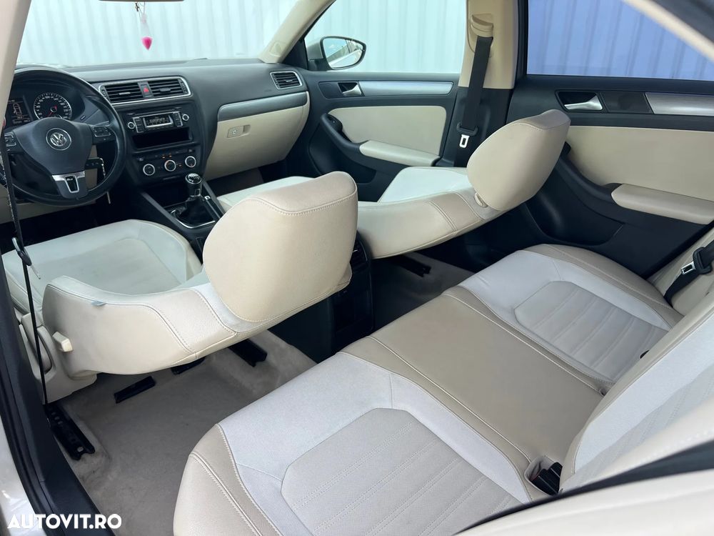 Volkswagen Jetta 2.0 TDI CR DPF Highline - 24