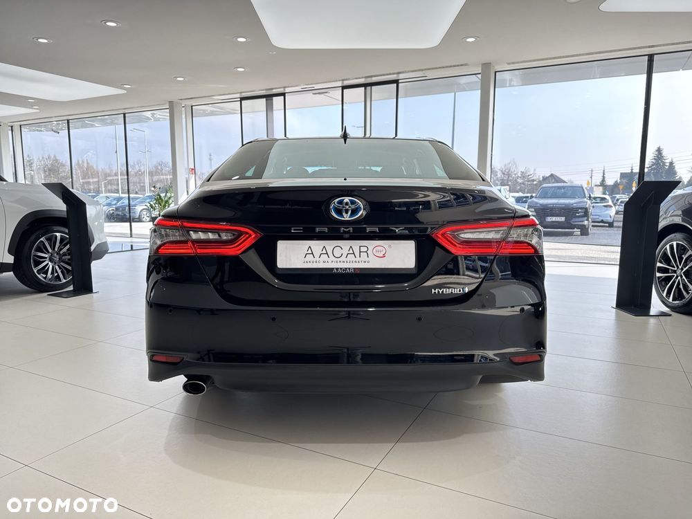 Toyota Camry - 4