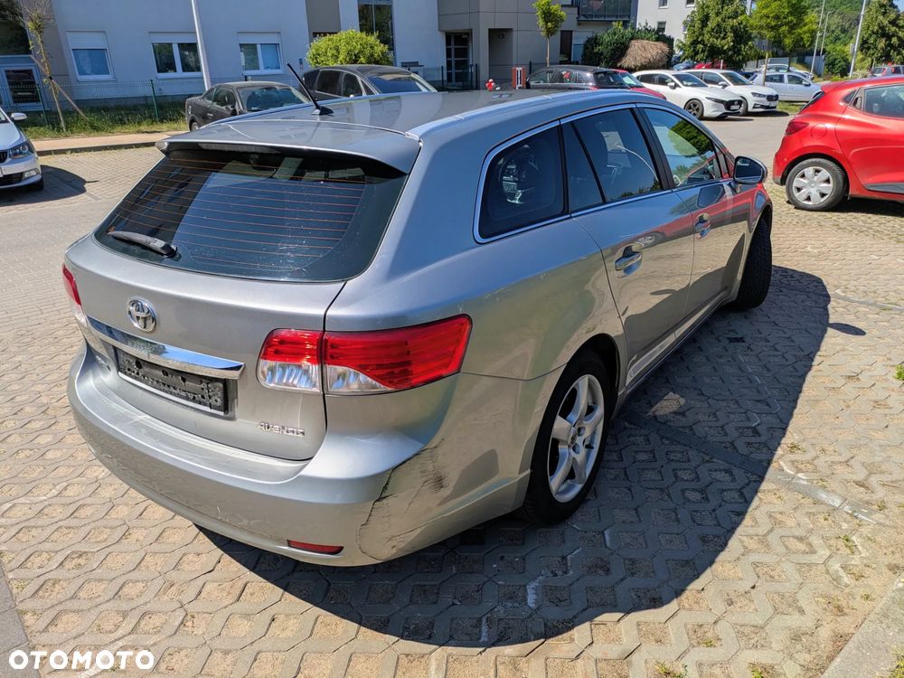 Toyota Avensis 1.8 Premium - 4