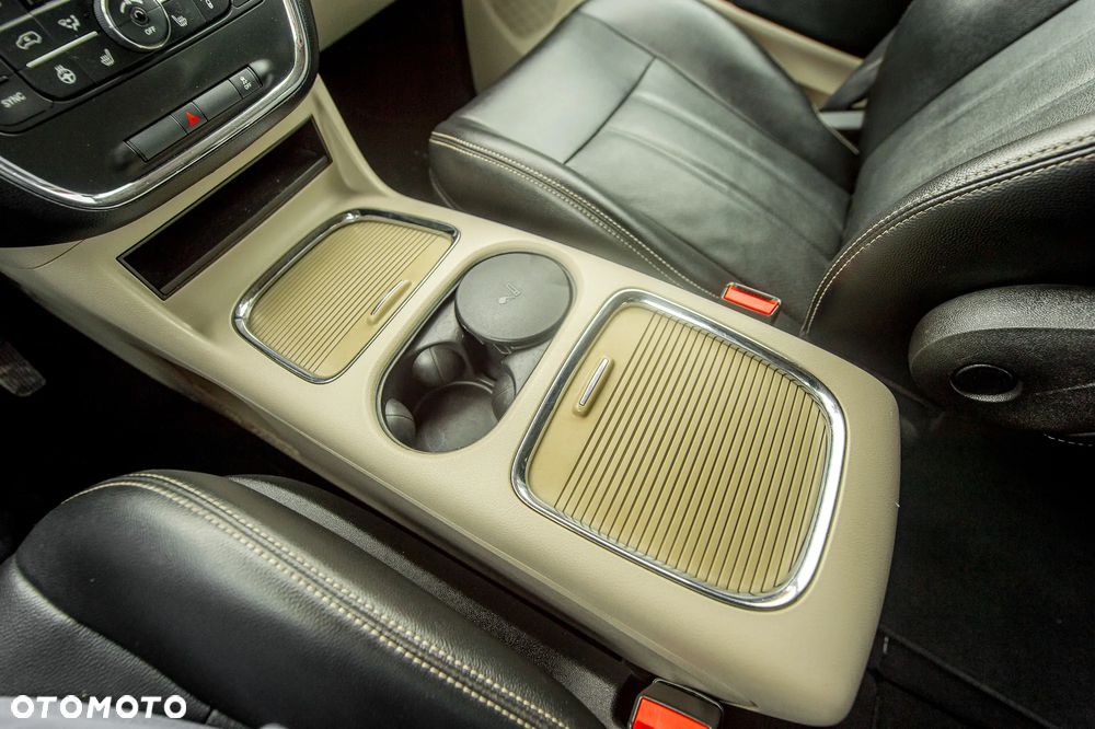 Lancia Voyager 2.8 CRD16v Gold - 37