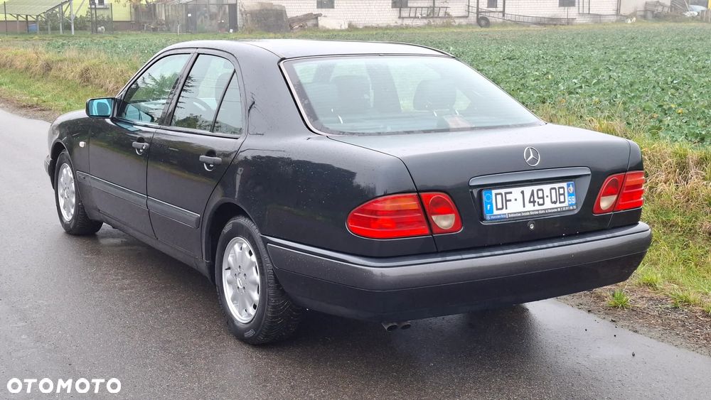 Mercedes-Benz Klasa E - 17