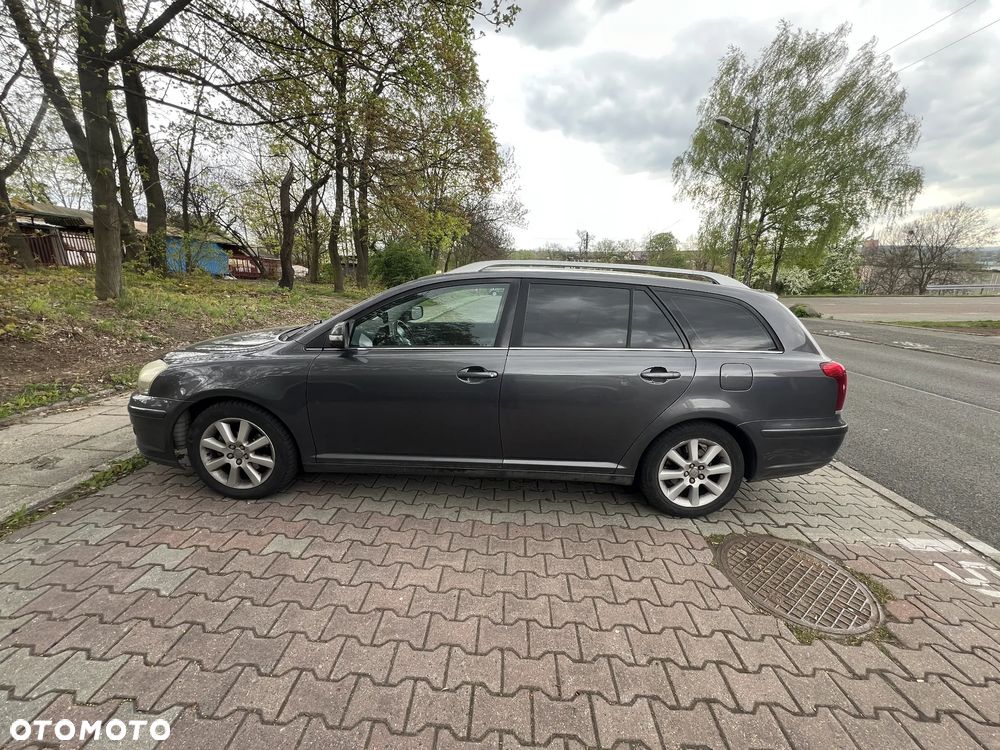 Toyota Avensis - 1