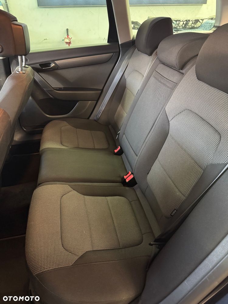 Volkswagen Passat 1.6 TDI Comfortline - 21