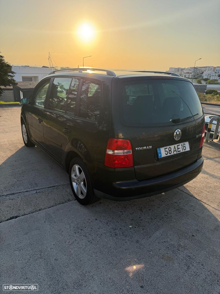 VW Touran 2.0 TDI Highline 7L - 18