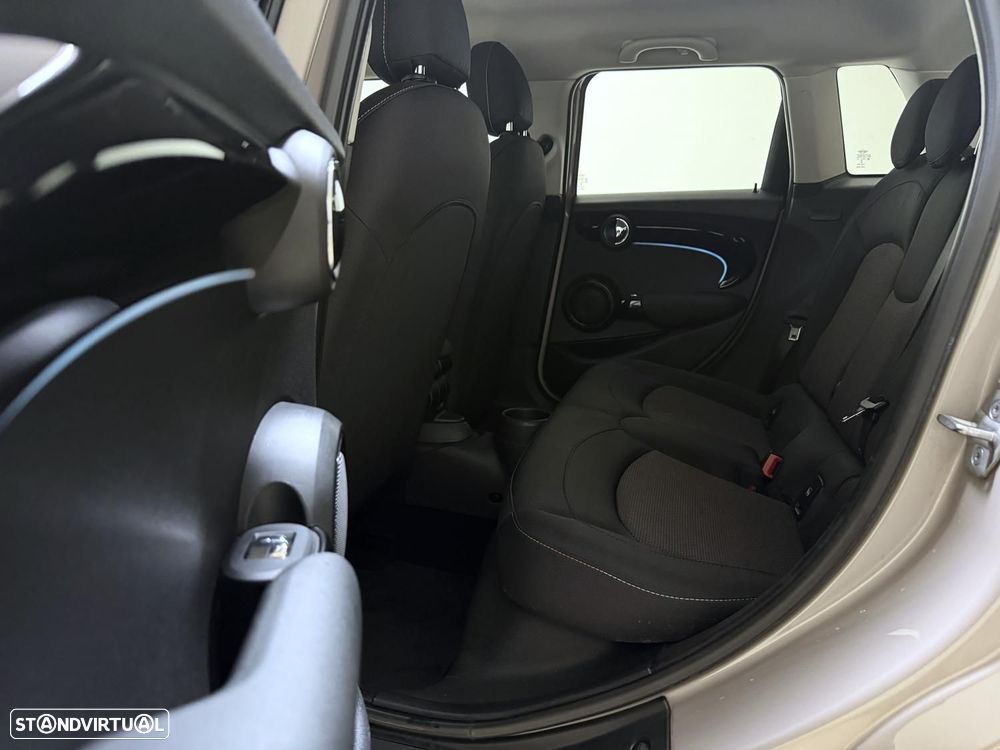 MINI 5 Portas Cooper Auto - 26