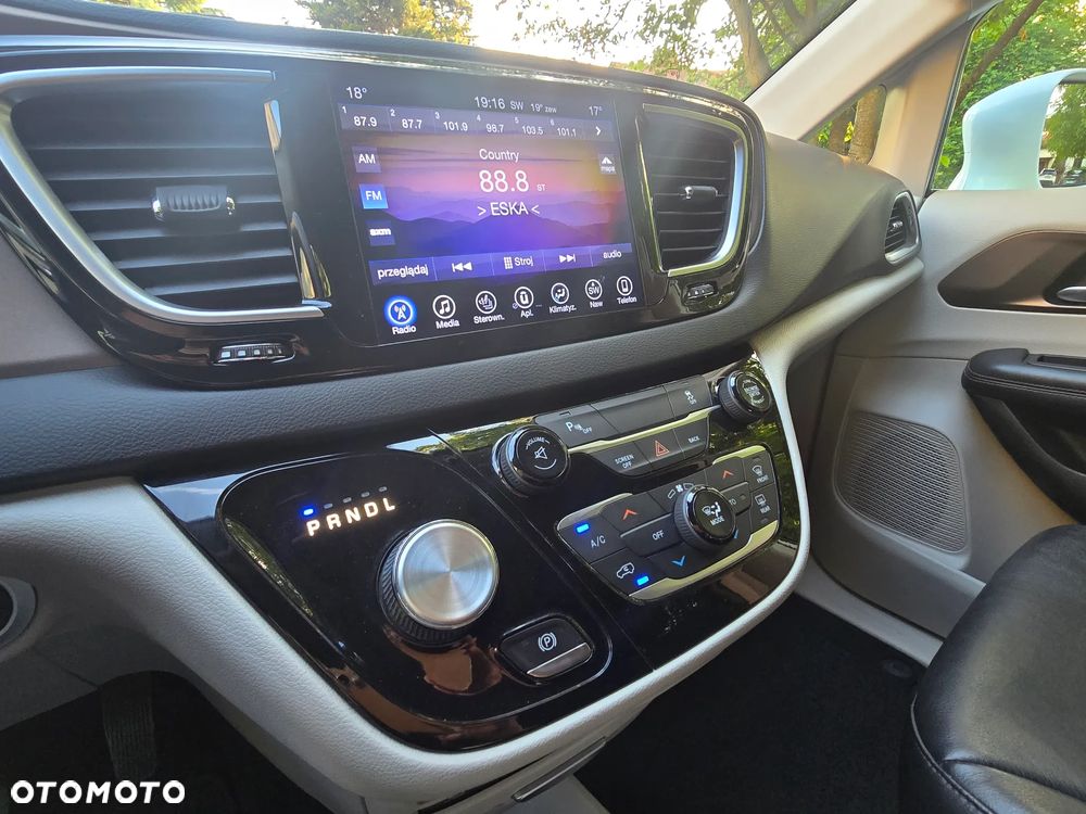 Chrysler Pacifica - 22