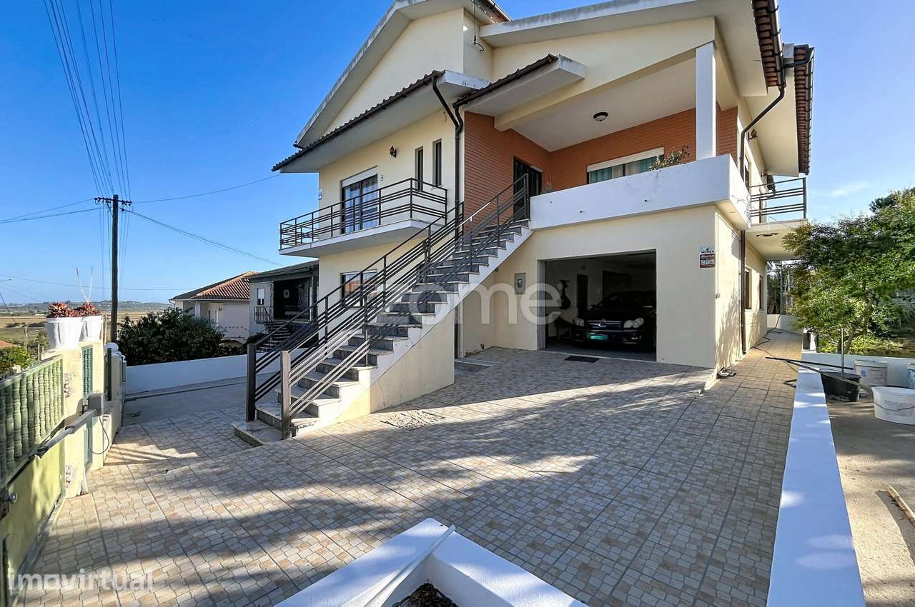 Moradia bifamiliar, isolada com logradouro, espaço exterior e Vistas - Grande imagem: 2/44