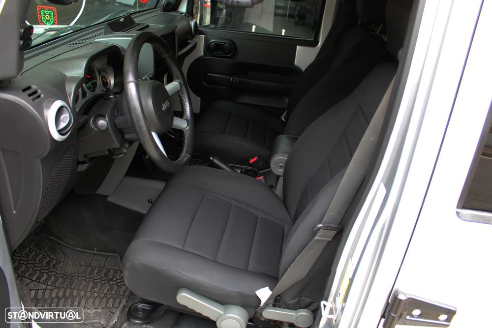 Jeep Wrangler 2.8 CRD ATX Sport - 23