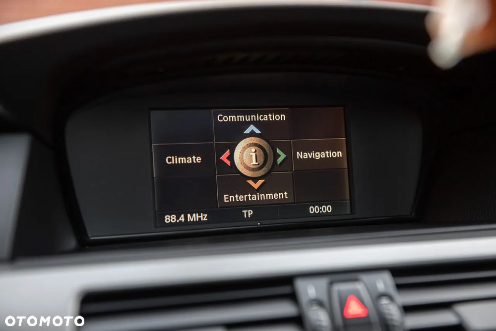BMW Seria 5 523i Touring - 21
