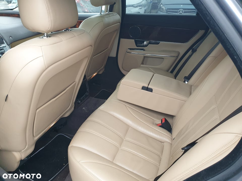 Jaguar XJ 3.0 D V6 Luxury - 10