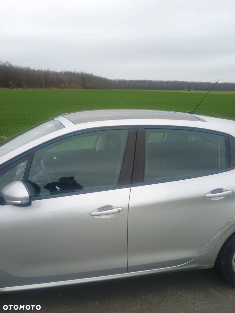 Peugeot 208 PureTech 82 Stop & Start Signature - 4