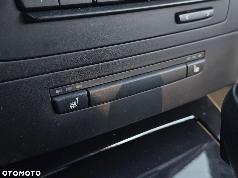 BMW Seria 3 330i M Sport Edition - 32