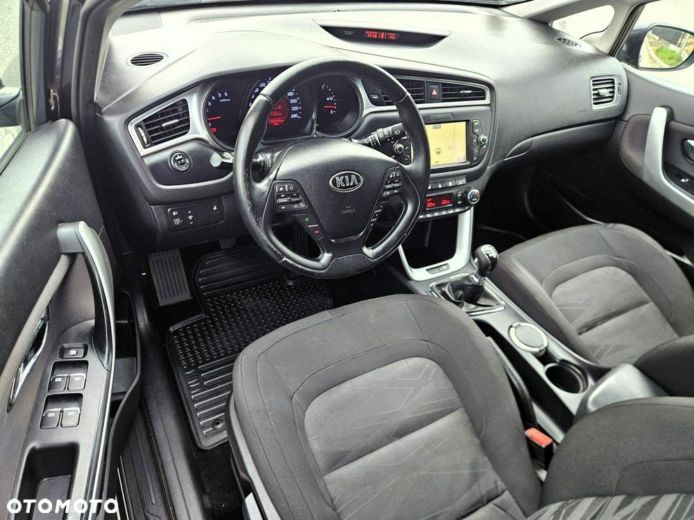 Kia Ceed 1.6 CRDi 128 Dream-Team Edition - 19